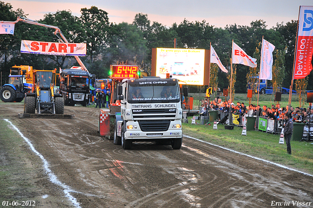 01-06-2012 675-border 01-06-2012 Nederhemert