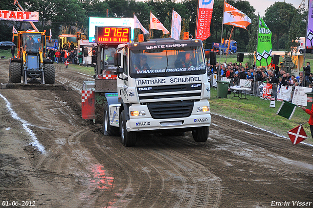 01-06-2012 695-border 01-06-2012 Nederhemert