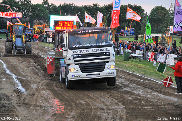 01-06-2012 697-border 01-06-2012 Nederhemert