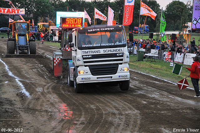 01-06-2012 699-border 01-06-2012 Nederhemert