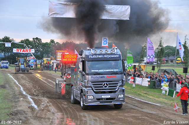 01-06-2012 713-border 01-06-2012 Nederhemert