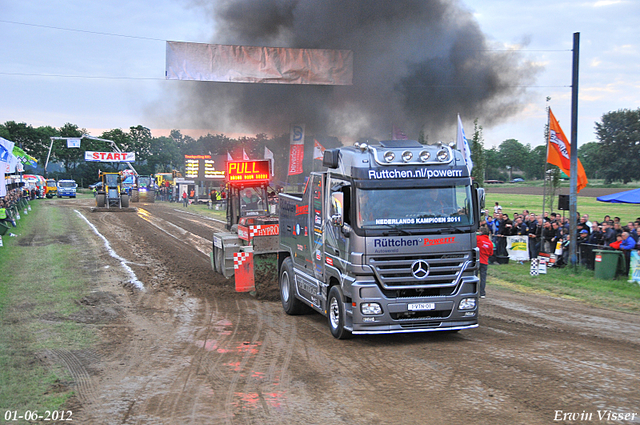 01-06-2012 715-border 01-06-2012 Nederhemert