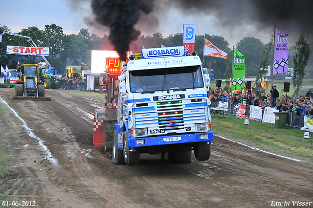 01-06-2012 733-border 01-06-2012 Nederhemert