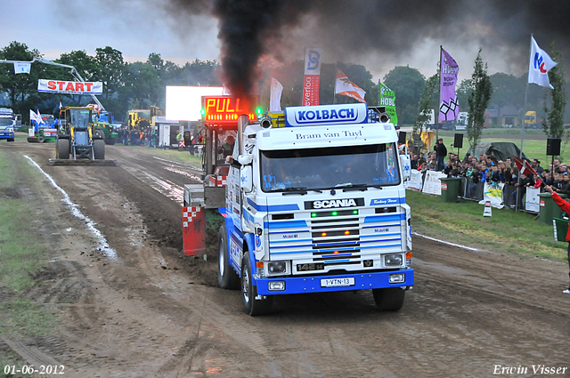 01-06-2012 736-border 01-06-2012 Nederhemert