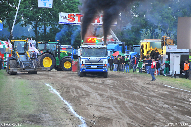 01-06-2012 738-border 01-06-2012 Nederhemert