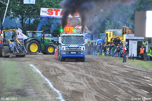 01-06-2012 739-border 01-06-2012 Nederhemert