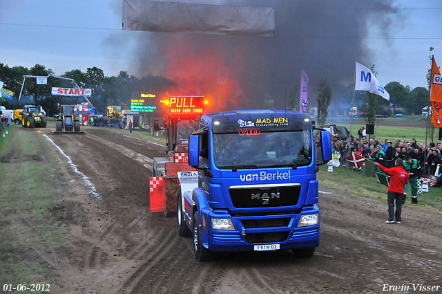 01-06-2012 765-border 01-06-2012 Nederhemert