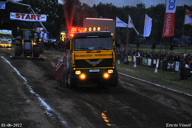 01-06-2012 786-border 01-06-2012 Nederhemert