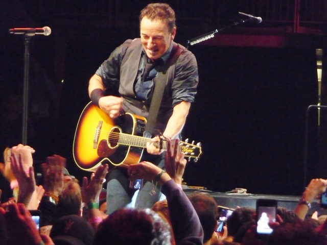 P1140925 Bruce Springsteen - Newark - 05-02-2012