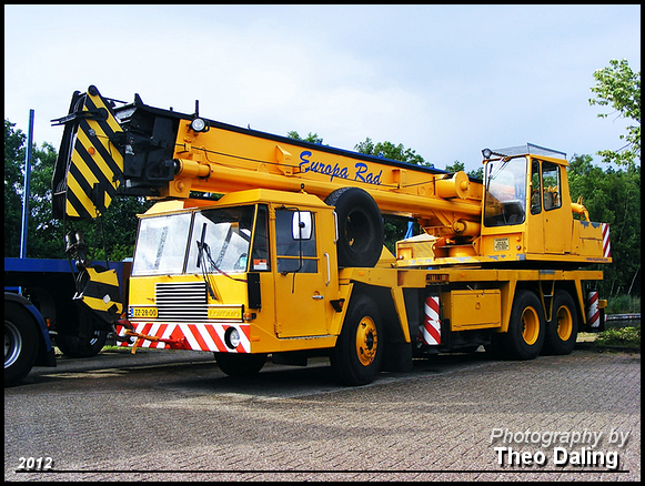 Vallentgoed, J - Apeldoorn   ZZ-28-00  02 Telekranen