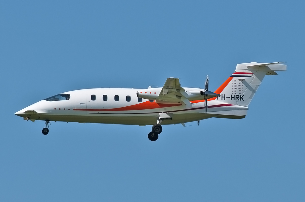 Solid Air Piaggio P-180 Avanti PH-HRK 20120626 EHA - 