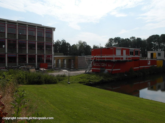 Ma en het nieuwe gebouw - 05-07-12 (05) R.I.P. Moeder 14-11-1921 * 31-12-2012