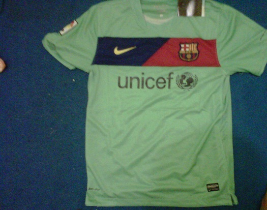 barca away s dvd villa front - 