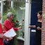 R.Th.B.Vriezen 2012 08 04 5977 - PvdA Arnhem Canvassen en rozen uitdelen Presikhaaf-oost zaterdag 4 augustus 2012