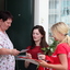 R.Th.B.Vriezen 2012 08 04 5997 - PvdA Arnhem Canvassen en rozen uitdelen Presikhaaf-oost zaterdag 4 augustus 2012