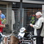 R.Th.B.Vriezen 2012 08 04 6056 - PvdA Arnhem Canvassen en rozen uitdelen Presikhaaf-oost zaterdag 4 augustus 2012