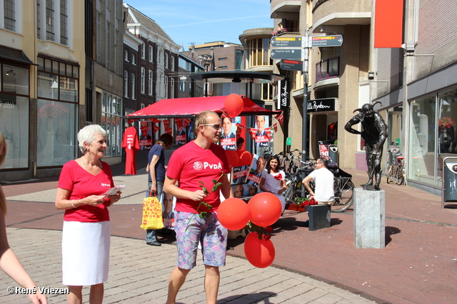 R.Th.B.Vriezen 2012 08 18 6330 PvdA Arnhem Kraam op Land van de Markt Arnhem zaterdag 18 augustus 2012