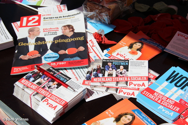 R.Th.B.Vriezen 2012 08 18 6368 PvdA Arnhem Kraam op Land van de Markt Arnhem zaterdag 18 augustus 2012