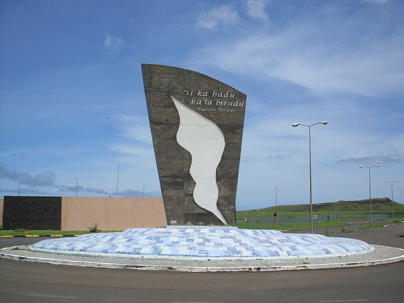 800px-Monumento ao emigrante, Praia, Cape Verde - 