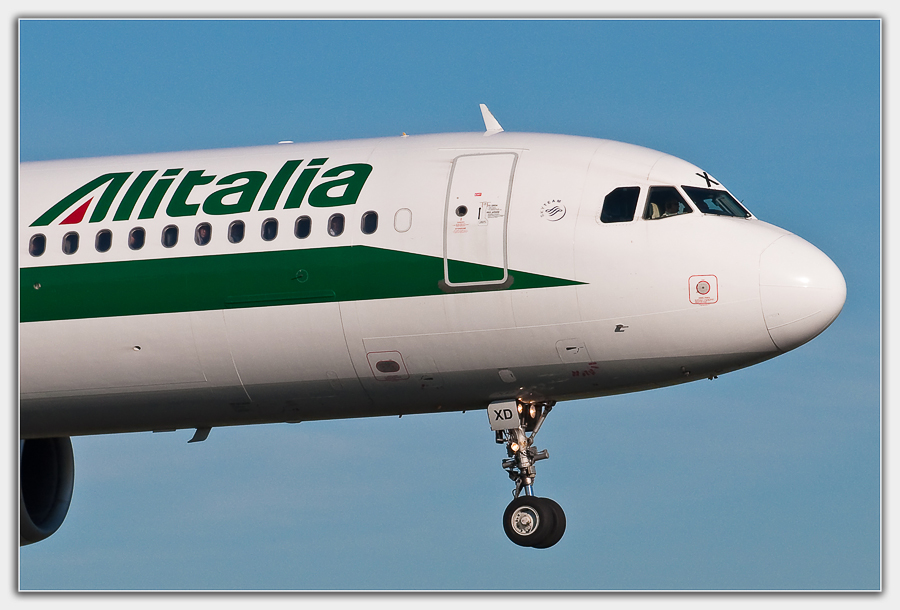 Alitalia Airbus A321-112 EI-IXD 20111015 EHAM-6794 - 