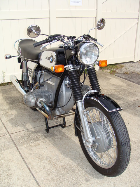 2941061 '72 R60-5 Black Toaster 012 SOLD......2941061 1972 BMW R60/5 Black. "Toaster" Tank. Restoration